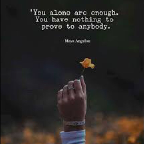 Hi there! 🙋‍♀️ I’m Laura and I am a shopaholic. - Picture 2 of 3